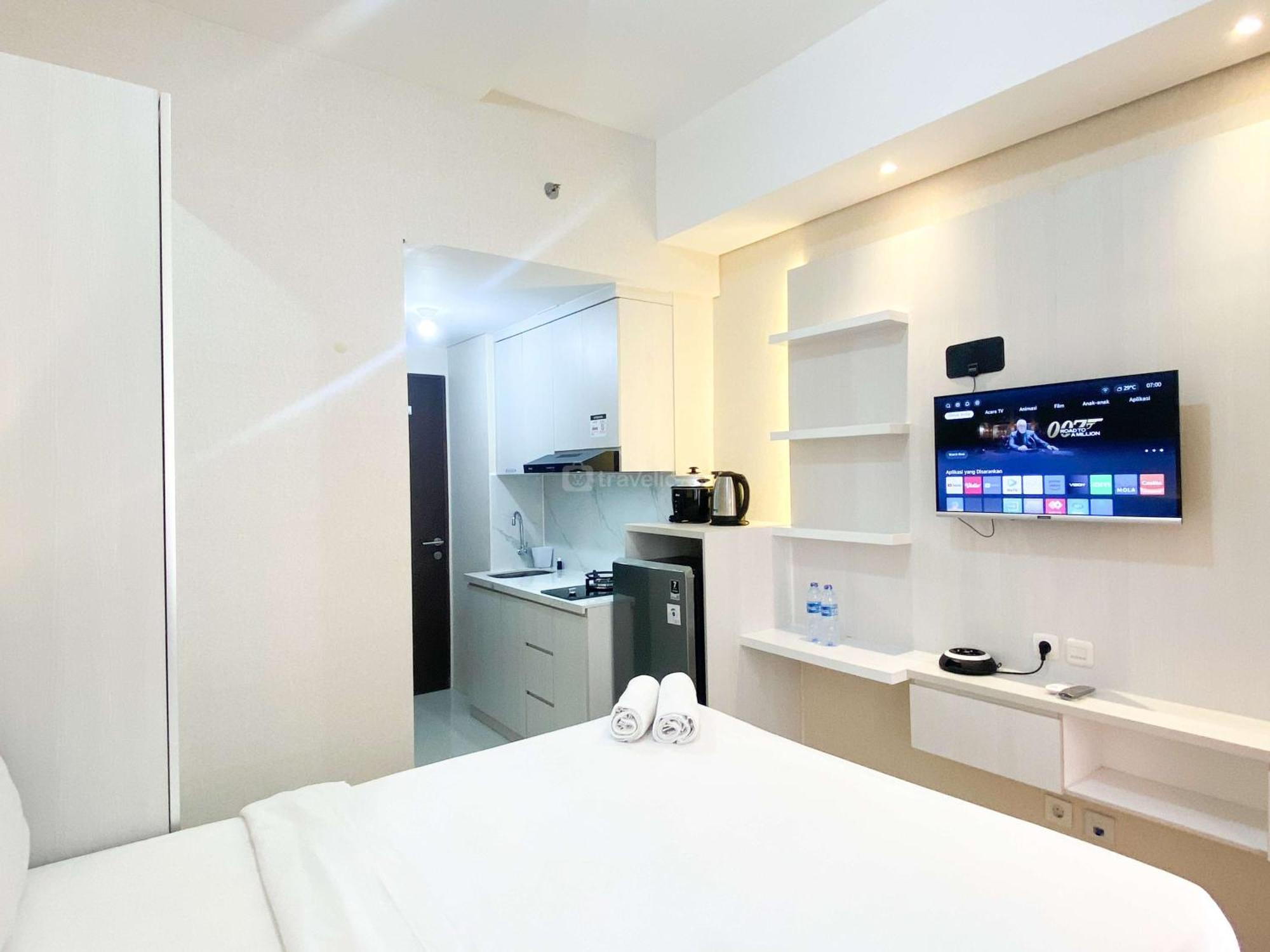 Homey And Minimalist Transpark Juanda Timur By Travelio *
