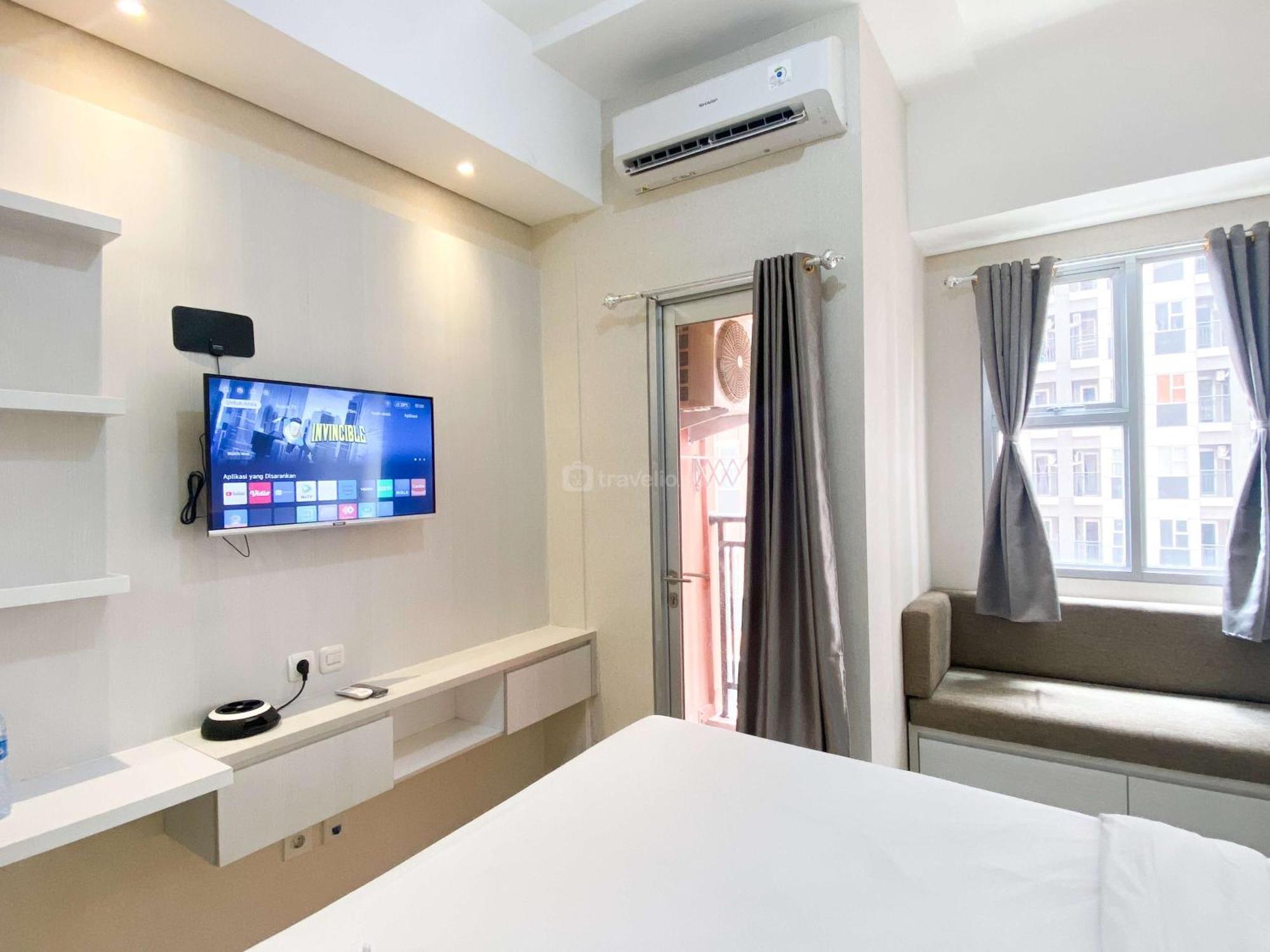 Homey And Minimalist Transpark Juanda Timur By Travelio *