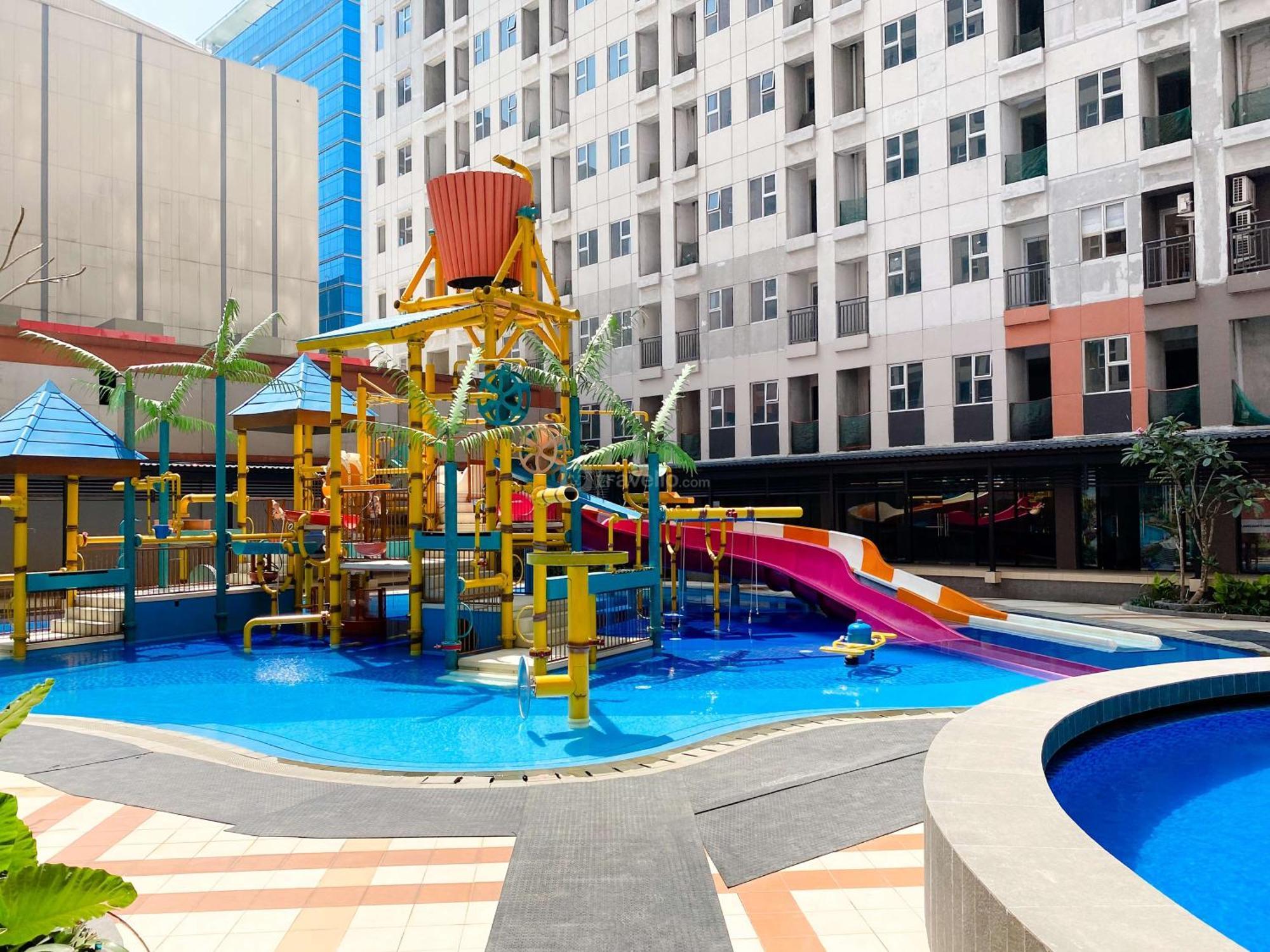 Homey And Minimalist Transpark Juanda Timur By Travelio Apartemen